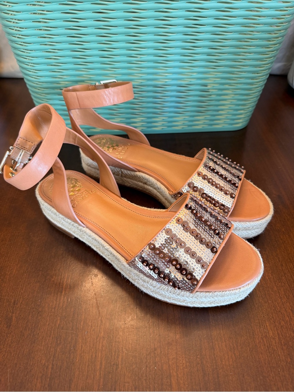 NWOT Vince Camuto Kathalia flatform espadrille SZ 7 1/2 color Tan with sequins